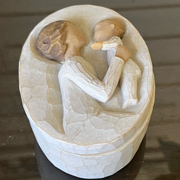 Willow Tree Other - Willow Tree grandmother trinket box